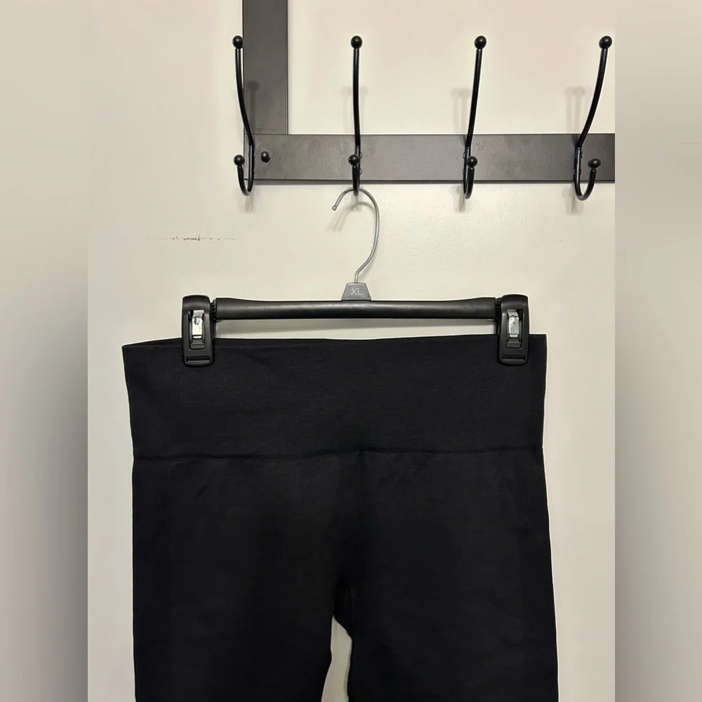 Like New Lululemon Seamlessly Street Crop